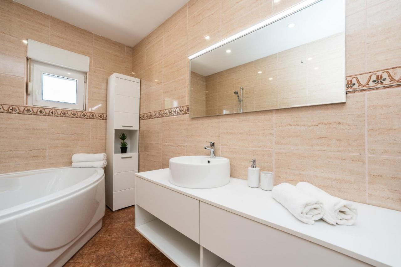 Tomeri Apartment Starigrad Paklenica