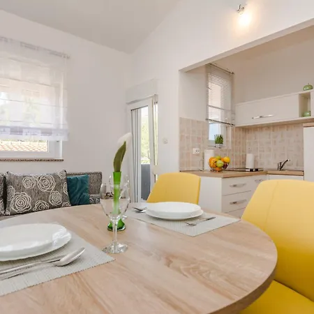 Apartmani Tomeri Starigrad Paklenica Exterior foto