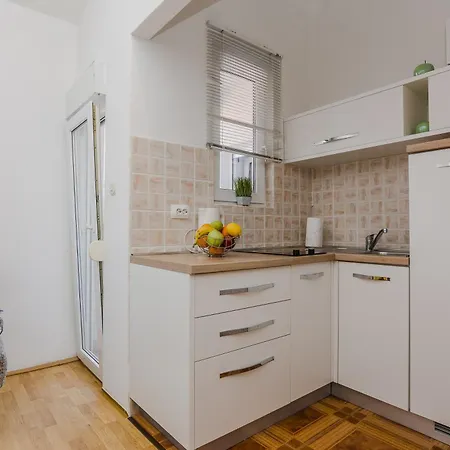 Apartmani Tomeri Starigrad Paklenica Exterior foto