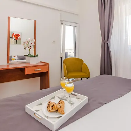Apartmani Tomeri Starigrad Paklenica Exterior foto